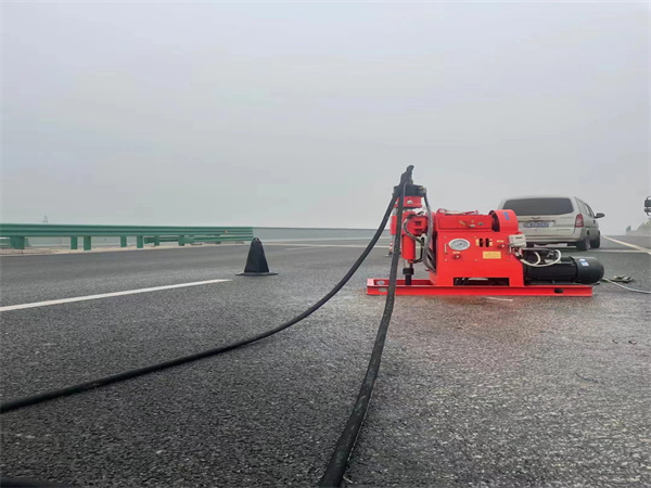 新晃马路路基路面开裂下沉注浆加固灌浆